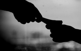 杨卫东两年半利益输送致基金亏损