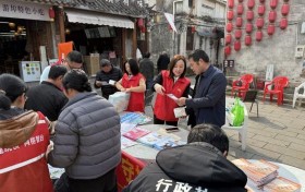 平安产险兰溪支公司：以温情服务助老年人跨越“数字鸿沟”，用金融担当提升消费品质