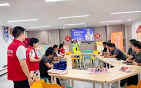 平安产险金华中心支公司为快递小哥开展交通安全宣教