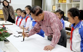 增强学生文化  深圳市福田区举办书画名家进校园活动