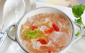 有哪些食物有助于预防肺炎?