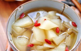 秋天喉咙痛,适合吃什么水果?