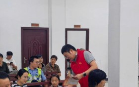 平安产险东阳支公司：金融安全与交通宣传走进何宅村